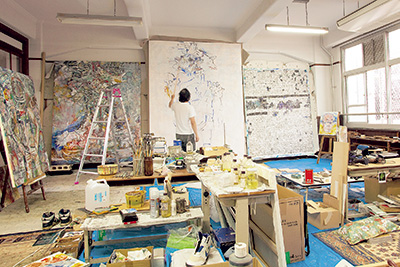 新道小学校の教室を利用したスタジオ