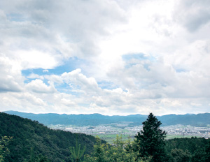 十四丁を越えると見晴らしの良い地点に。この眺めに、山に登った実感がわいてきます